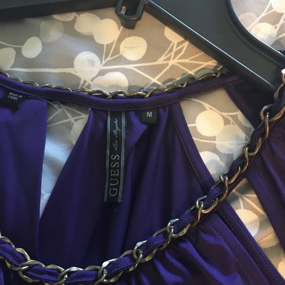 Guess Cut out Top with Gold Chain Accent - Picture 4 of 10